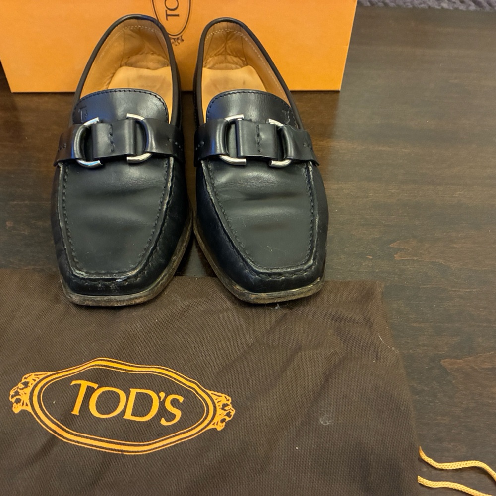Tod's Classic Black Leather Driving Loafers Moccasins w silver accents. Size 37. - Picture 4 of 16
